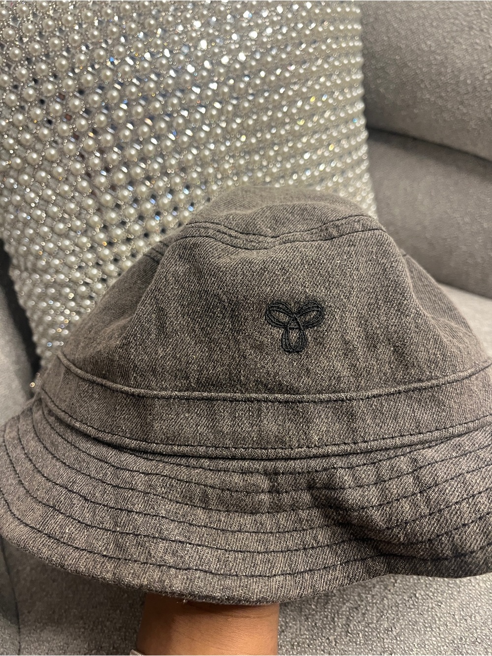 GREY TNA/ARITZIA BUCKET HAT☀️